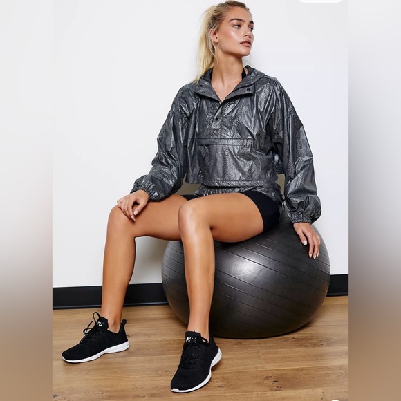 *NWOT* FREE PEOPLE MOVEMENT DIAMOND BLACK REFLECTIVE JACKET - Picture 3 of 5